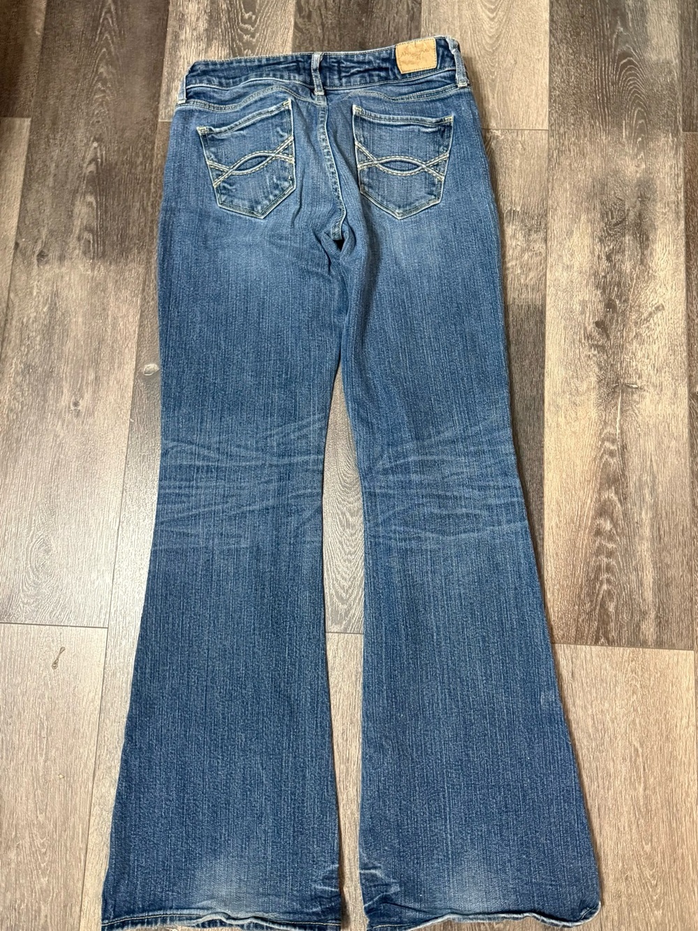 Women's Blue Flared Jeans - Classic Mid Wash Abercrombie & Fitch 4 - Picture 2 of 4